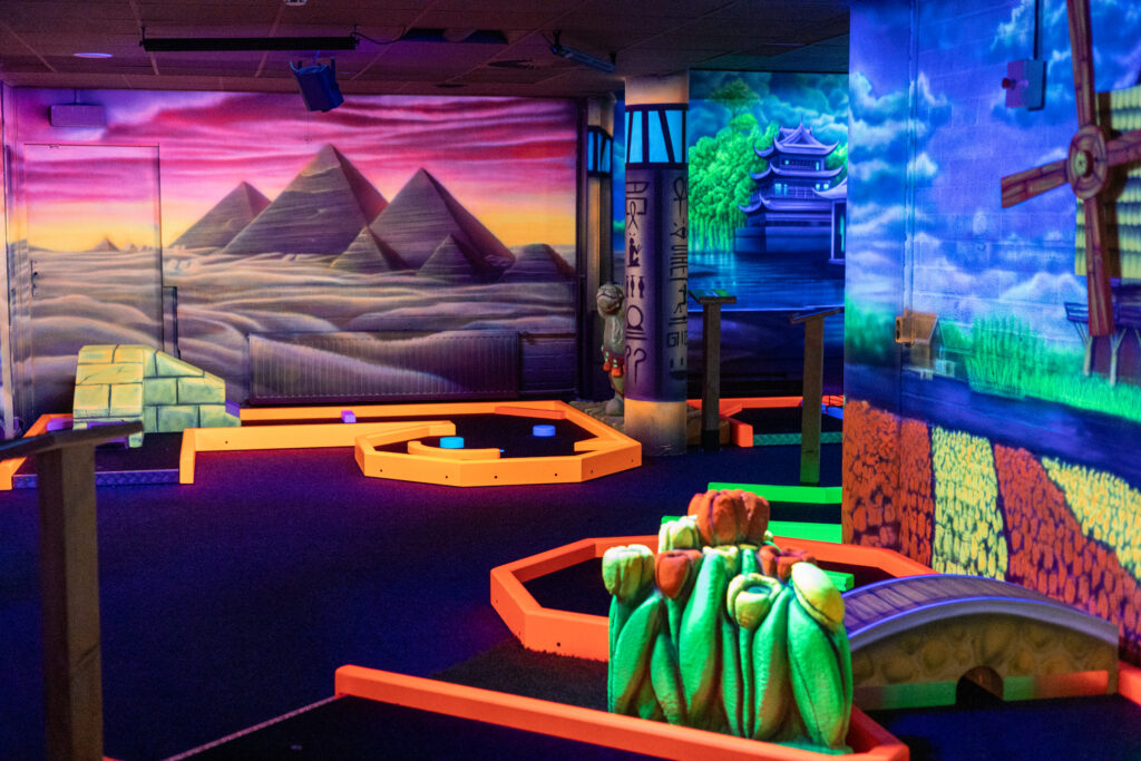 Glow Minigolf FunZone