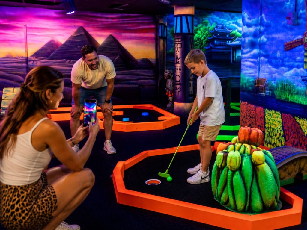 Glow Minigolf